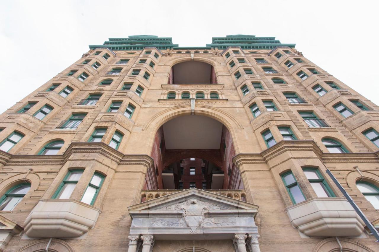 The Historic Divine Lorraine Apartments Philadelphia Exterior photo